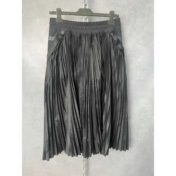 Nike x Sacai Womens Pleated Skirt CV5713-010 Black Small $500 EUC